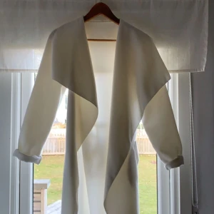 Kappa storlek s/m - Säljer en kappa. Passformen är inte jätte tajt men inte jätte slö. Jag har inte andvänt denna kappa mer än 2 gånger. 100kr+frakt