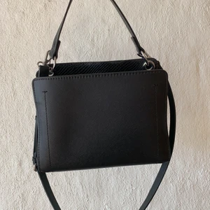 Zara väska - Väska från zara, aldrig använd. Frakt tillkommer 🤍