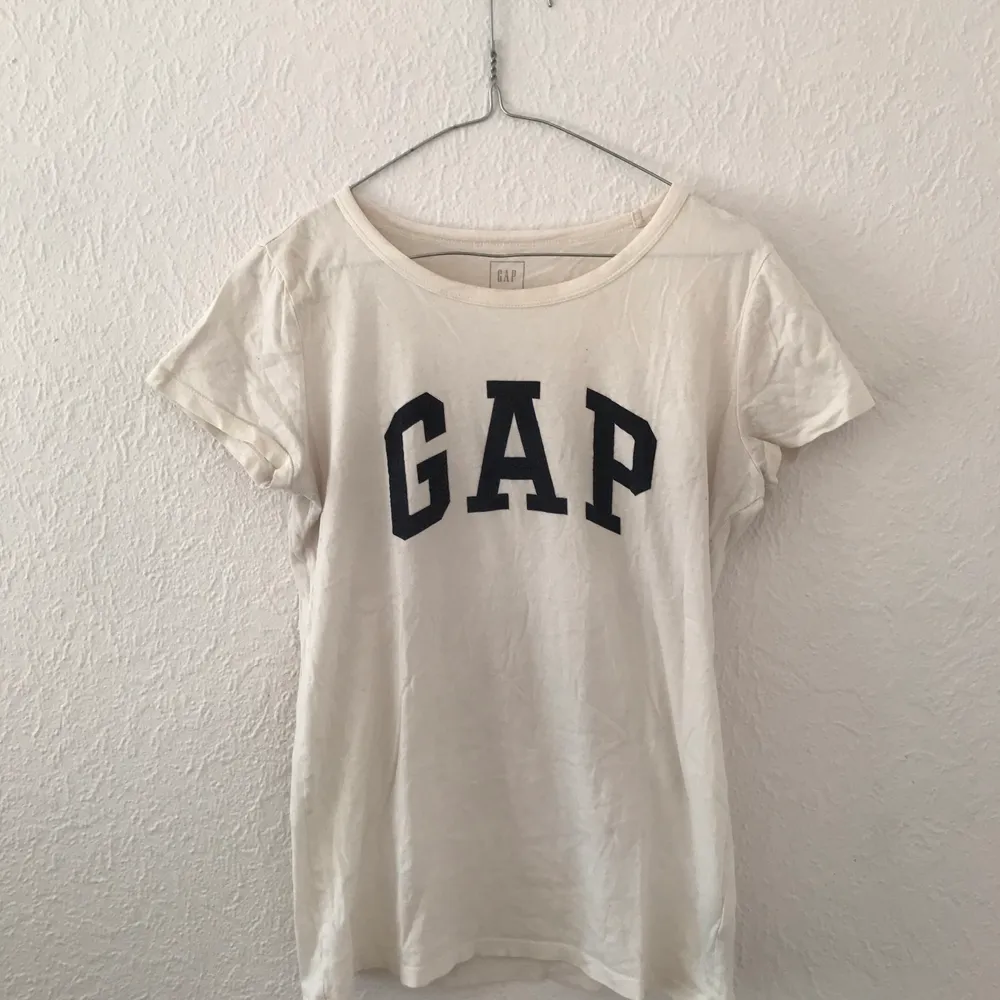 T-shirt från GAP. Storlek S.. T-shirts.