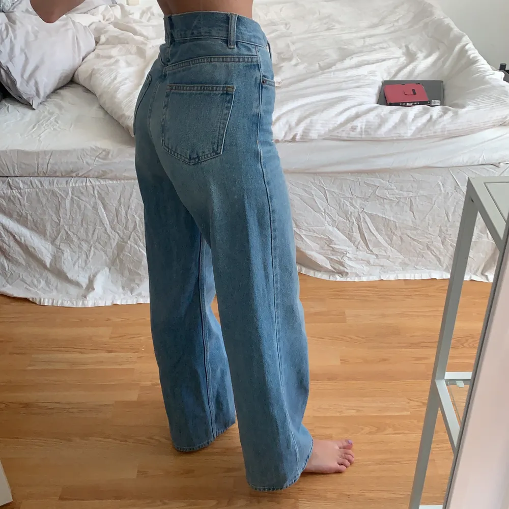 INTRESSEKOLL! Funderar på att sälja desaa jeans från junkyard då de blivit lite stora för mig. Väldigt bra skick. Jag är 173cm och det är storleken 25. HÖR AV DIG VID INTRESSE . Jeans & Byxor.