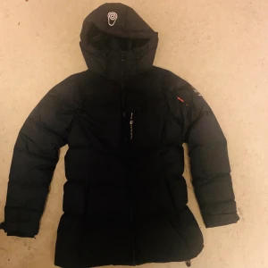 Sail racing jacka - Varm och skön sail racing jacka Använd ett fåtals gånger Storlek S Svart Original pris 3000kr