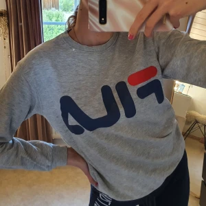 Fila tröja  - Nypris: 600kr❤ frakt: 50kr