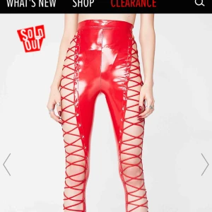  - Höga lackbyxor med snörning