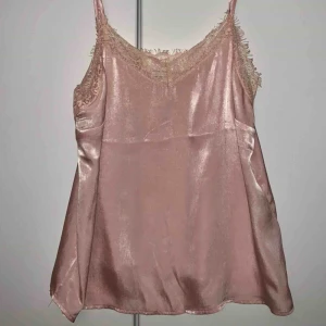  - Rosa linne med lite spets