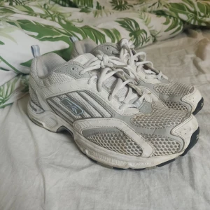  - Sköna Reebok-skor. Köpta begagnade, säljer pga kommer inte till användning. Om någon vill ha dom så kommer jag tvätta dom innan ☺️  50 kronor frakt!