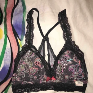  - Fin Odd Molly topp utan bygel. Använd ca 2 gånger men säljer pga för liten. 30kr frakt! 