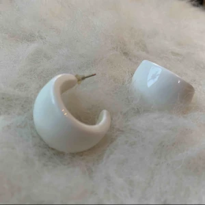  - Kan mötas upp vid t-centralen eller Odenplan, kan skicka via post 10kr på frakt