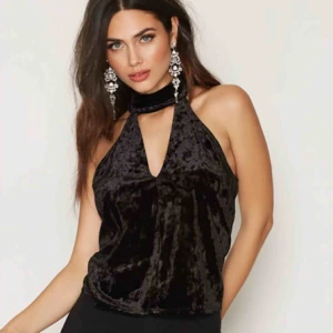  - En snygg velvet topp från Nelly.com i storlek XS. Använd 1 gång