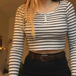  - Söt croppad randig tröja 