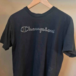 - Champion T-shirt i small