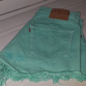  - Oanvända levis shorts sjukt snygga i en unik mintgrön färg 