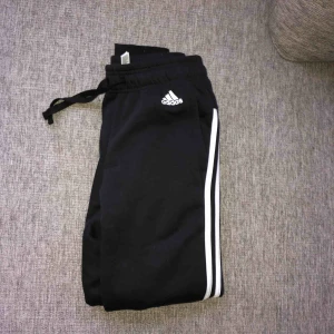  - Aldrig använda! Endast testade en gång, säljer pga för korta. Jag är 168 och dom är för korta. Frakt ingår. Två fickor, sitter snyggt i rumpan 