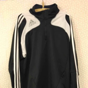  - Fin träningströja från Adidas
