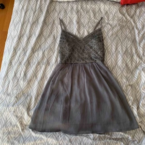  - Super cute hollister dress bran new and the suspenders are adjustable the price is negotiable 