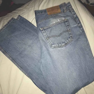  - Jeans W34 L32 Ungefär storlek: M Frakt tillkommer💫