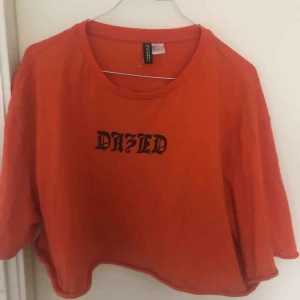  - Orange magtröja  Frakt kostar 40kr