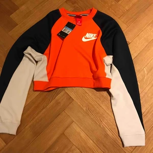  - Helt oanvänd Nike-tröja kort model i storlek M. 