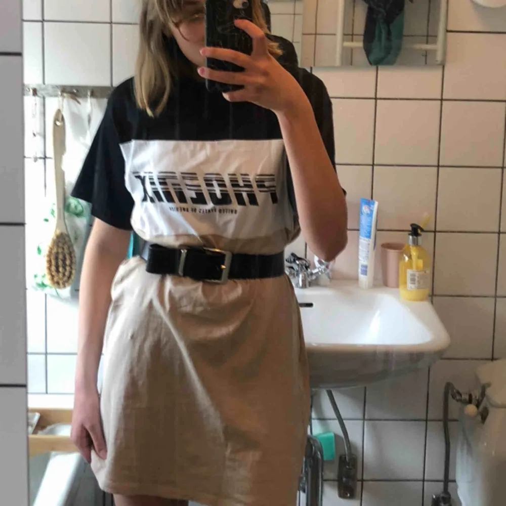 Så cool oversized t-shirt/klänning. Obs skärpet ingår ej!. Toppar.