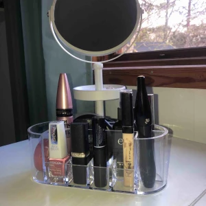  - En liten ”förvaringsmöbel” i genomskinlig plast från Åhléns! Nypris:69kr köparen står för frakten 