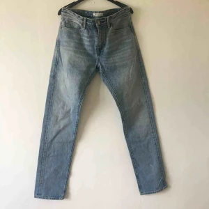  - Supersnygga Levis i väldigt bra skick, men dem har tyvärr blivit för små för mig. Kan frakta, mötas upp vid Vaksala torg i Uppsala eller i Älvsjö i Stockholm. 