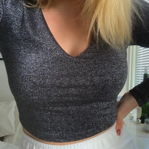 Glittrig topp  - Glittrig topp från bikbok 💓 Nyskick! 