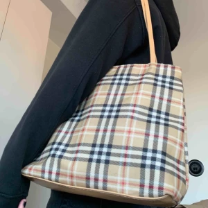  - Säljer denna jätte fina väskan, väldigt rymlig 💘💘 150 + frakt eller högsta bud!