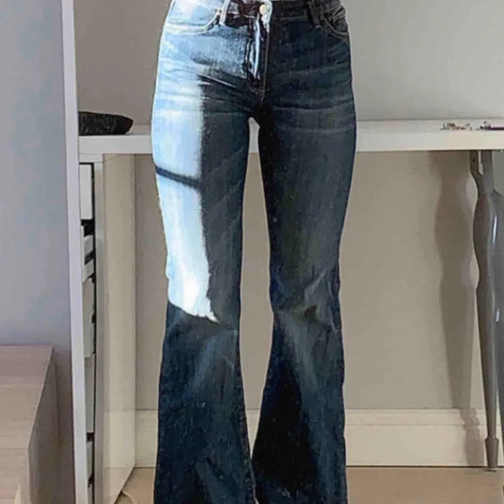 Skitsnygga crocker jeans i toppskick! För små för mig:((. Jeans & Byxor.