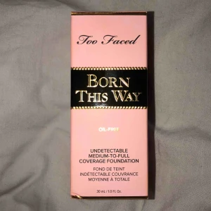 - Ny foundation ”born this way” från Too Faced. Säljer pga köpte fel färg, färgen är ”light beige”. I övrigt är foundationen super bra då jag har haft den tidigare :)  Köpt för 455kr på sephora 