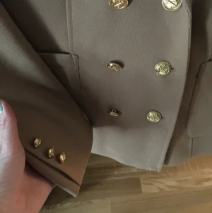  - Jättesnygg kavaj 
Ny med lapp kvar från HM 
Storlek 38