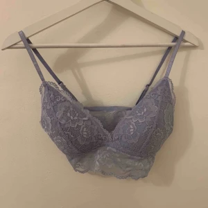  - Fin blå bh från HM har aldrig använt den så den är gott som ny. Fri frakt