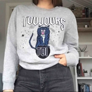  - Så fin sweatshirt! Sparsamt använd 