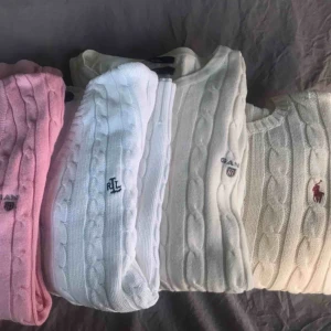  - Kabelstickade tröjor från Ralph Lauren och GANT, 200kr styck 