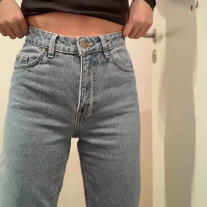 Finaste straight leg jeans - Ankle straight jeans, blå. Extremt ba skick!! jag är 160 och de är lite korta på mig, frakt tillkommer