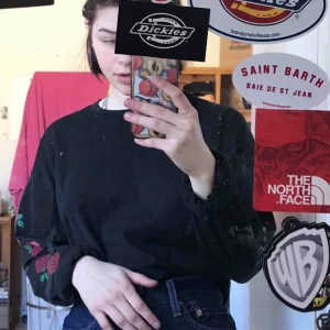  - Tröja köpt på Carlings för några månader sen, skitcool🤯 Frakt tillkommer, betalning sker via swish💕 bara att skicka ett meddelande vid frågor/om du vill ha fler bilder mm🥳 går alltid att pruta 