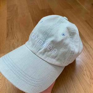  - Jeans keps från CK, justerbar