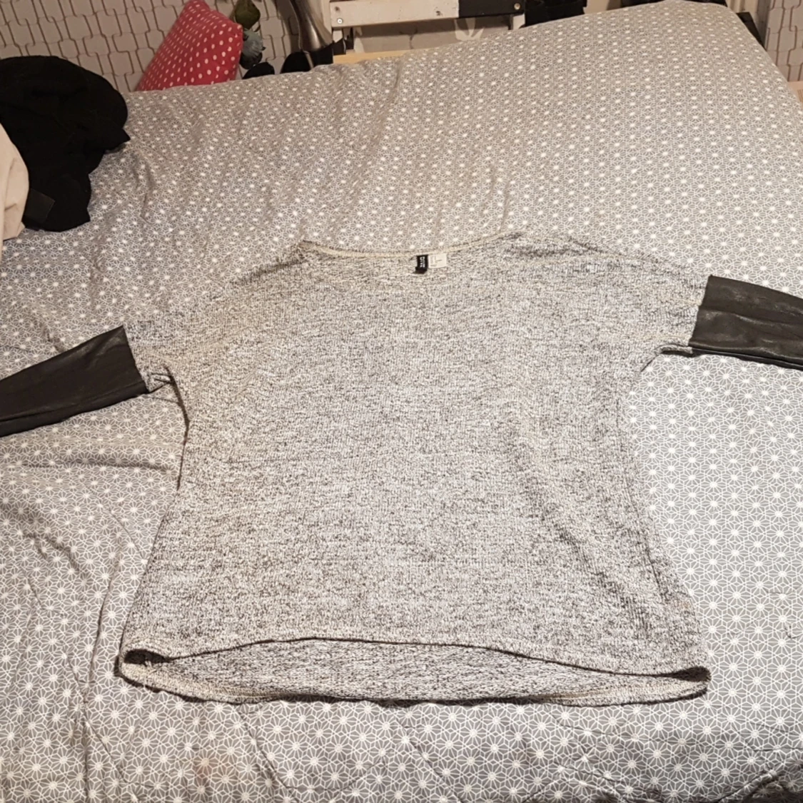 En tröja med fake skin. - 90