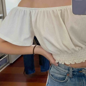  - Söt blus från Gina Tricot! Säljer den eftersom jag inte använder den mer! 