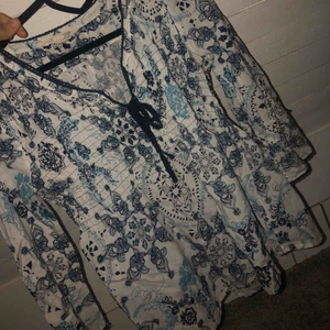  - Jättefin odd molly blus