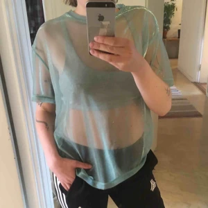  - Cool genomskinlig t-shirt från junkyard. Använd fåtal gånger. Kan mötas upp i Malmö eller Gbg annars står köparen för frakten. 