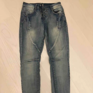  - Jeans storlek 36 oanvända 