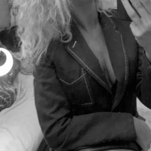  - Ysl kavaj! Äkta givetvis, svårt att lägga upp bra bilder här så skriv vid intresse