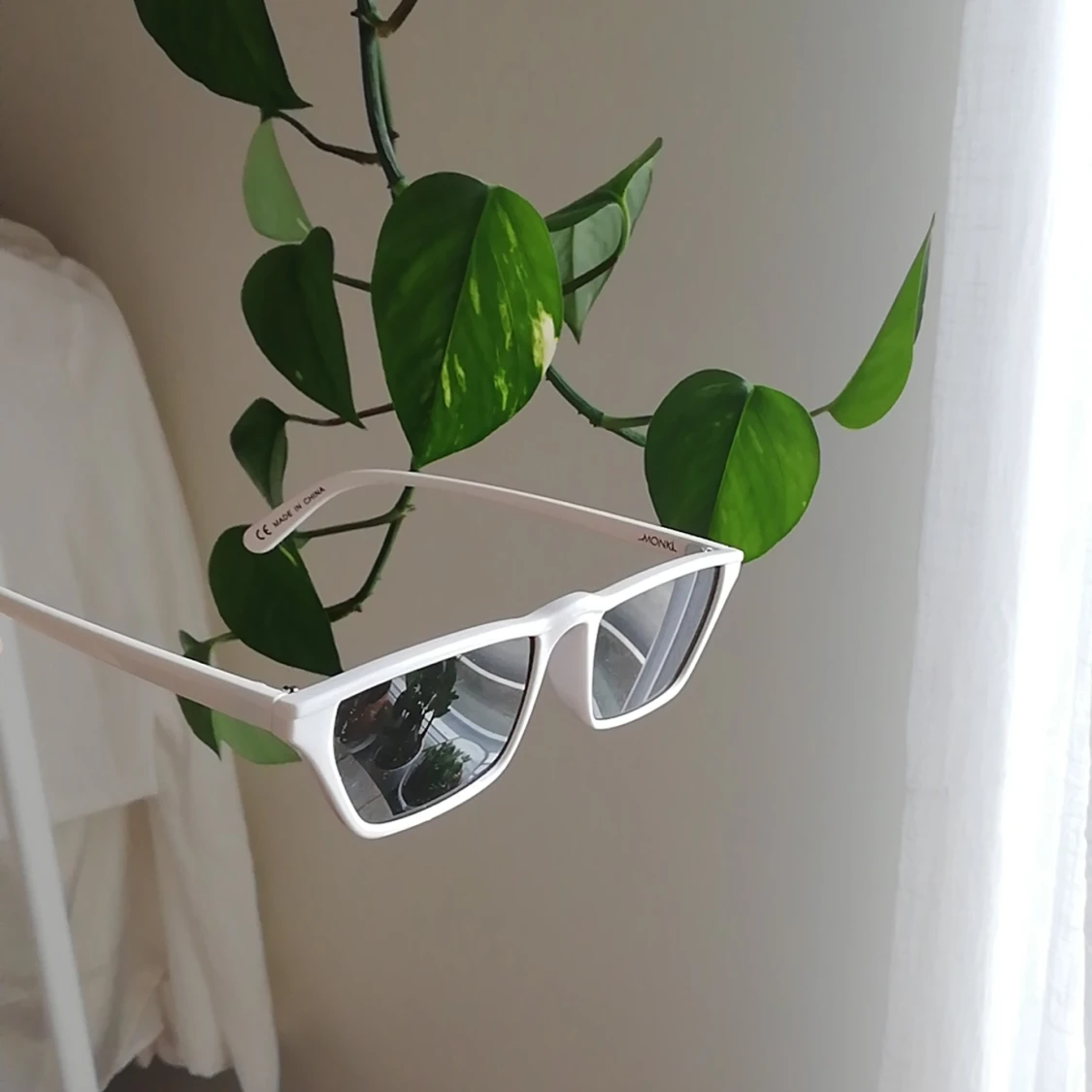 Solglasögon från Monki