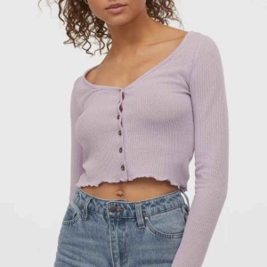  - 🦋🦋superfin och trendig kofta, aldrig använd. Är S men sitter bra på mig som brukar ha XS🦋🦋 ledande bud: 200 inkl frakt 