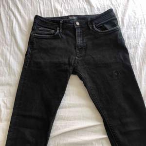 Svarta jeans från jack and Jones i slimfit