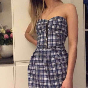 Klänning rutig  - Söt Klänning perfekt för sommaren med avtagbara axelband☀️💙👗