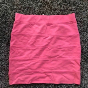  - Tight men stretchig pennkjol som passar som XS