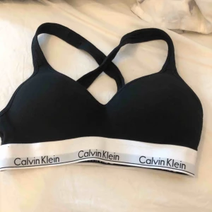  - nästan helt oanvänd bh från calvin klein. som ny
