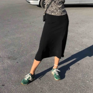  - Svart långkjol från monki, storlek s/34