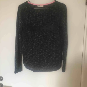  - Lång tunika från hm med sammetstext (”smile!”)