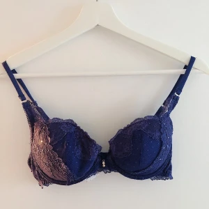 Såå söt - Helt ny bh från by mariemeili, very Victoria silverstedt. Strl 70b. Min mormor jobbar på en bh affär så får massor av bh-ar av henne men använder inte bh☺️ superkvalle, håller i många många år utan att bygeln blir sämre. Lätt pushup som går att ta ur. Köparen står för frakt 